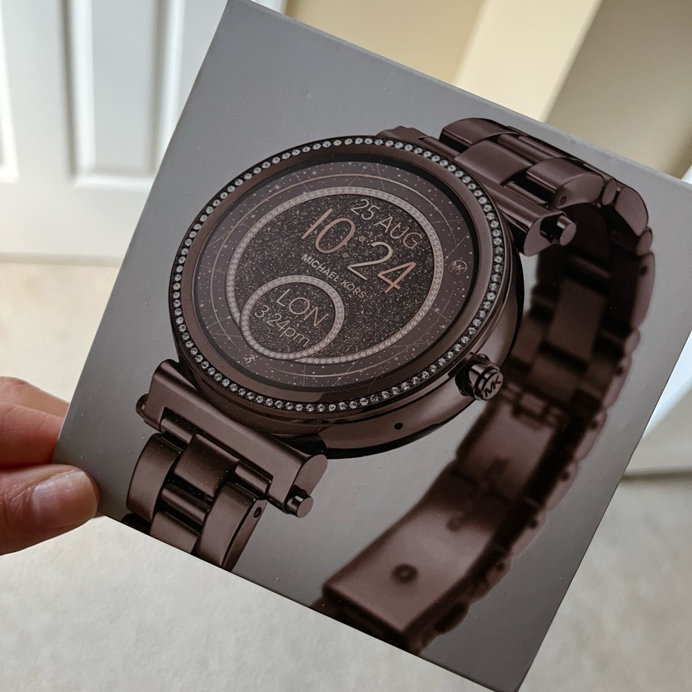 Michael Kors Sophie smart watch AND 3 additional changeable bands!!!